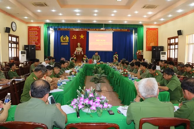 Đại tá Trần Thắng Phúc phát biểu tại Hội nghị