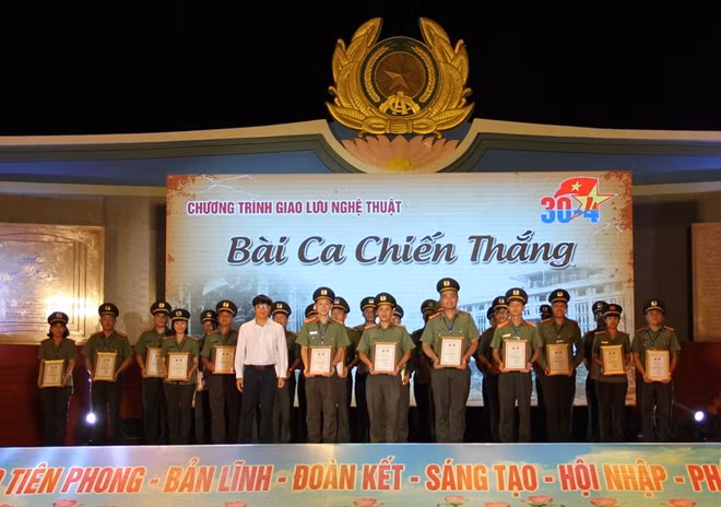 Các đơn vị đoạt giải tại Hội trại.