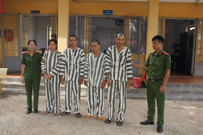 Các con bạc cá cược bóng đá