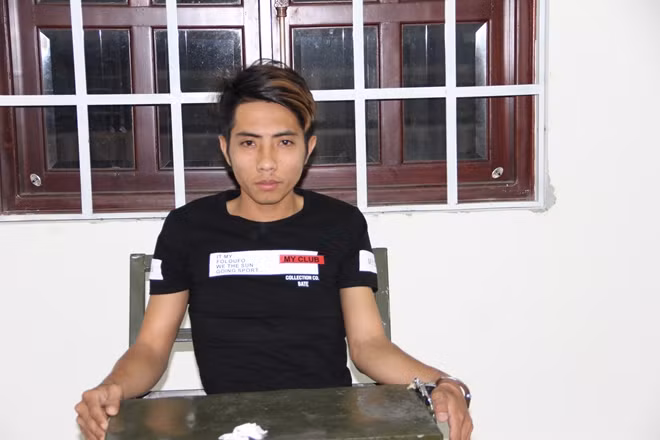 Các đối tượng cùng tang vật.