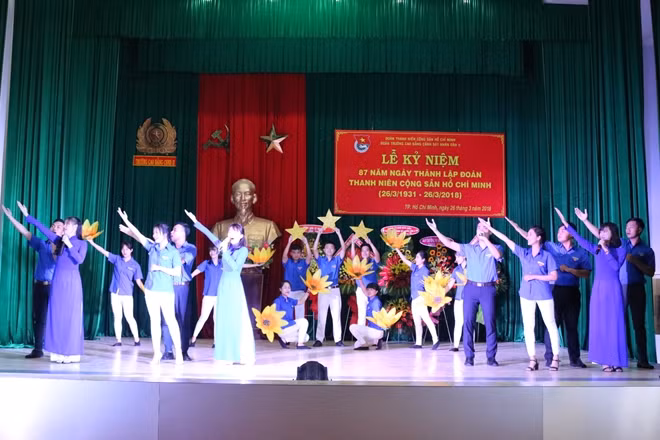 Tiết mục văn nghệ đặc sắc chào mừng ngày 26-3