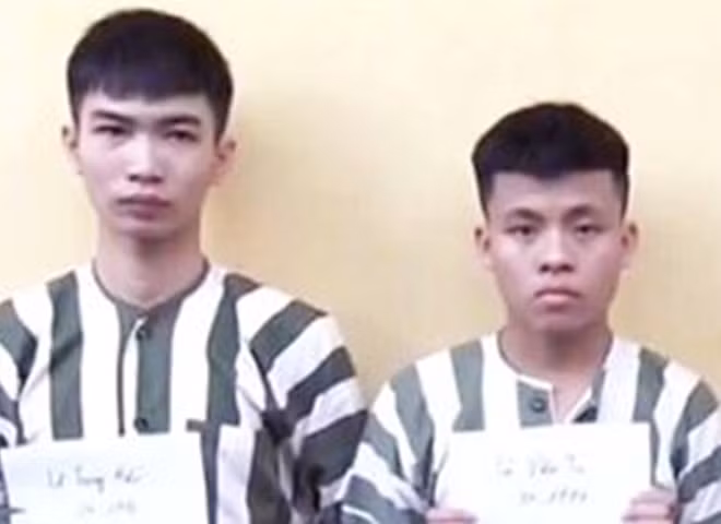 Các đối tượng cùng tang vật.