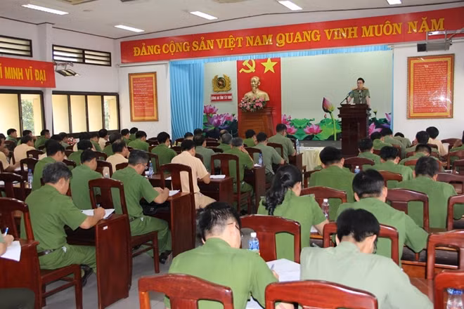 Đại tá Nguyễn Tri Phương phát biểu tại Hội nghị