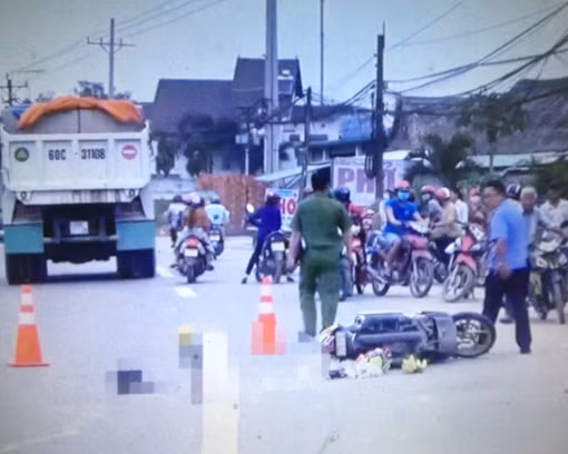 Cháu bé hai tuổi thoát chết thần kỳ sau tai nạn xe ben