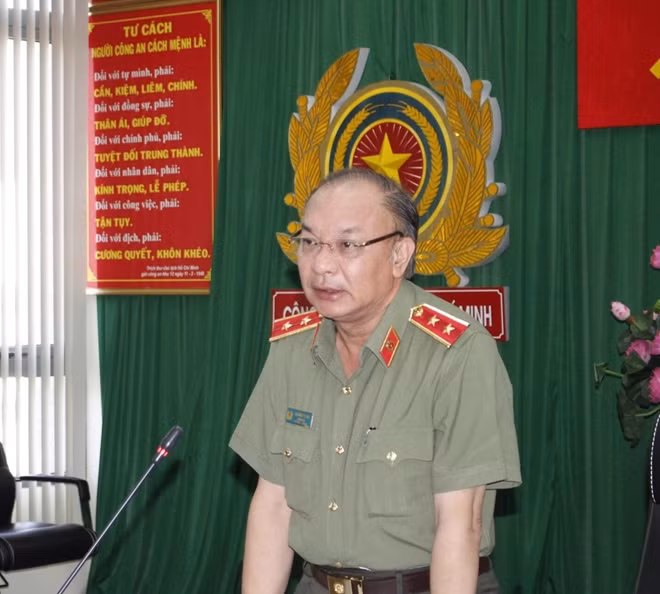 Trung tướng Lê Đông Phong phát biểu tại buổi họp