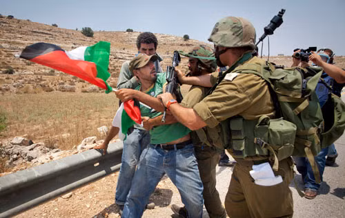 Quân đội Israel đụng độ với người Palestine phản đối Tel Aviv xây dựng các “khu định cư” dọc Dải Gaza