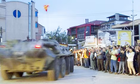 Đụng độ khiến nhiều người bị chết và bị thương ở Macedonia. Đụng độ khiến nhiều người bị chết và bị thương ở Macedonia.