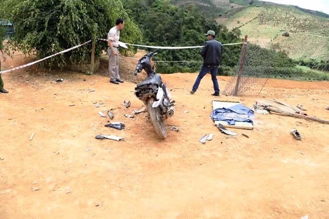 Cơ quan chức năng đang khám nghiệm hiện trường