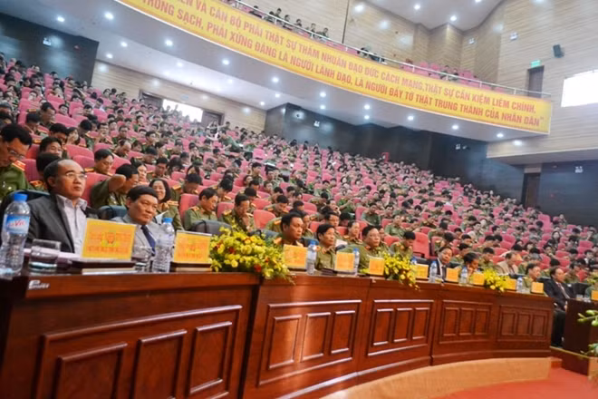 Các đại biểu tham dự hội nghị