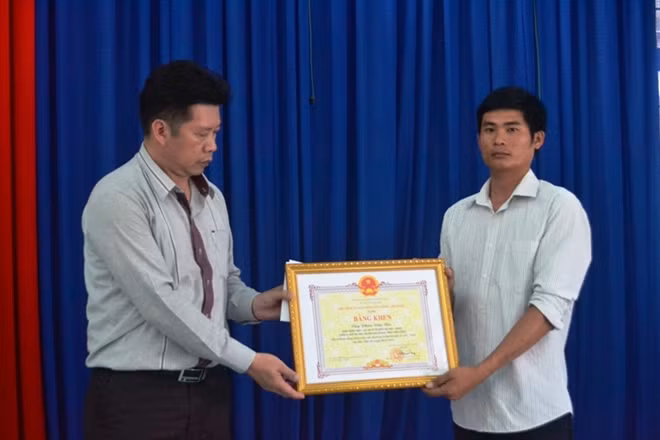 Tài xế Phan Văn Bắc nhận được nhiều bằng khen thưởng sau vụ việc