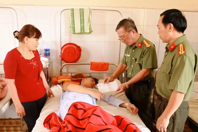 Đồng chí Vũ Xuân Khuê là một trong những chiến sĩ bị thương khá nặng trong vụ nổ
