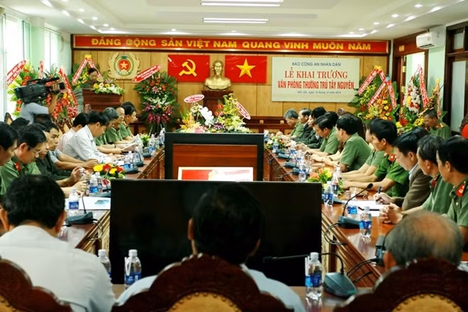 Đông đảo khách mời đến chung vui, chúc mừng Báo CAND khai trương văn phòng thường trú Tây Nguyên
