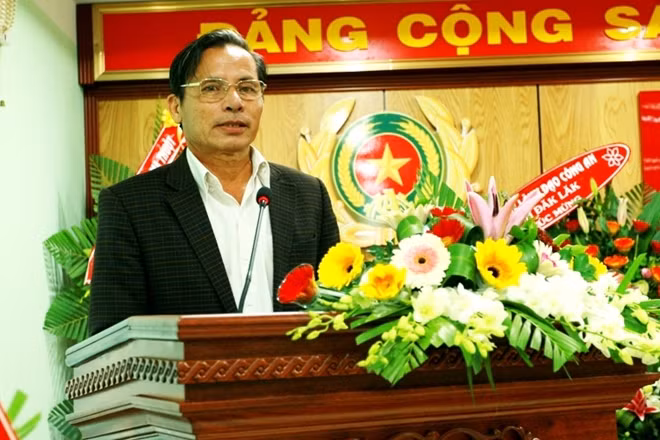 Ông Nguyễn Cảnh, phó Trưởng Ban Tuyên giáo Tỉnh ủy Đắk Lắk phát biểu chúc mừng Báo CAND