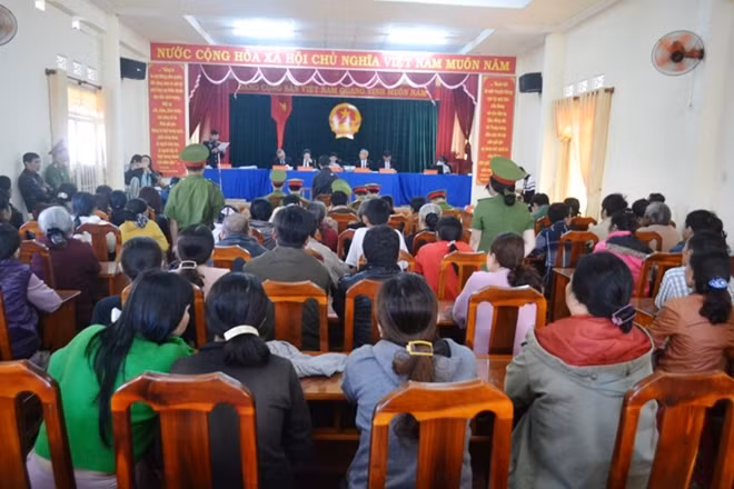 Quang cảnh phiên tòa