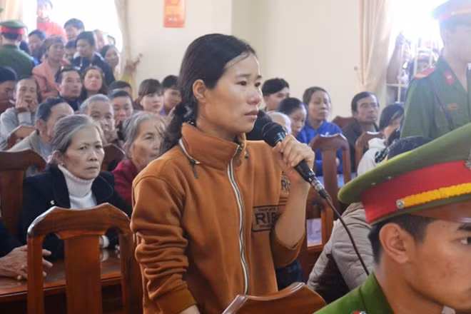 Vợ bị cáo trả lời HDXX