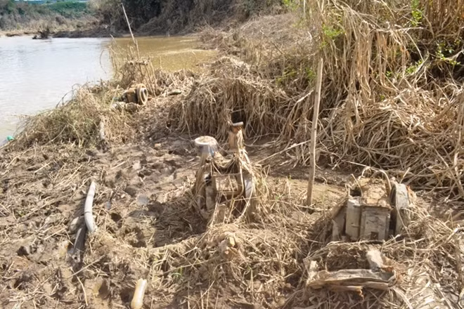 Hàng chục máy nổ của người dân hư hỏng do ngập nước