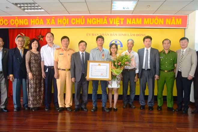 Anh Phan Văn Bắc và các đại biểu.