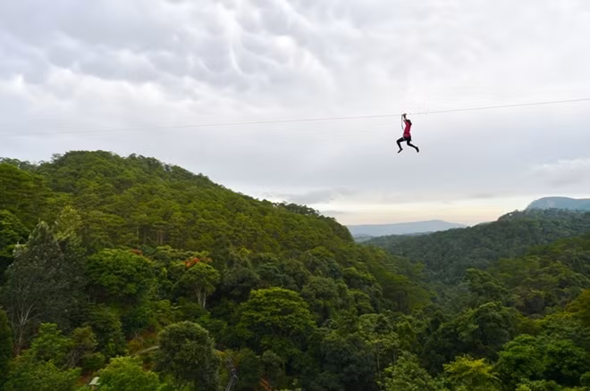 Du lịch mạo hiểm đang phát triển rất nhanh trong ít năm gần đây nhưng chưa có pháp luật điều chỉnh