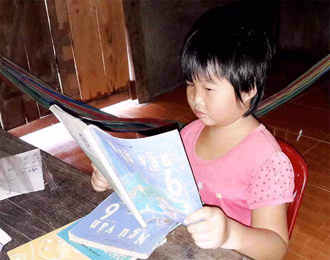 Gia đình em Hoàng Bảo Uyên cho biết đã nhận được 50 triệu đồng từ Trung tâm hoạt động thanh thiếu nhi Lâm Đồng hỗ trợ để em chữa trị bệnh Gia đình em Hoàng Bảo Uyên cho biết đã nhận được 50 triệu đồng từ Trung tâm hoạt động thanh thiếu nhi Lâm Đồng hỗ trợ để em chữa trị bệnh