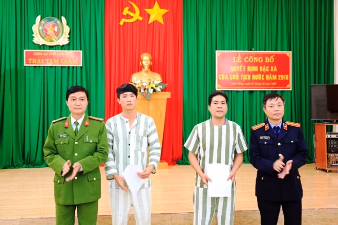 Trao Quyết định tha tù trước thời hạn cho các phạm nhân