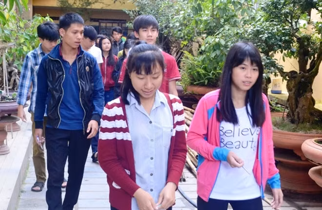 Gần 200 thí sinh có hoàn cảnh khó khăn được chùa Vạn Hạnh đưa về bố trí nơi ăn ở miễn phí