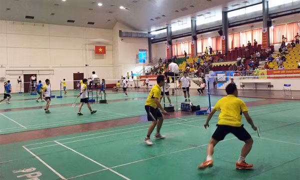 Môn cầu lông đang thi đấu tại nhà thi đấu Cầu Giấy. Môn cầu lông đang thi đấu tại nhà thi đấu Cầu Giấy.