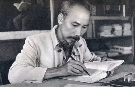 "Nhiệm vụ của chính quyền ta và đoàn thể ta là phụng sự nhân dân" (Hồ Chủ Tịch).