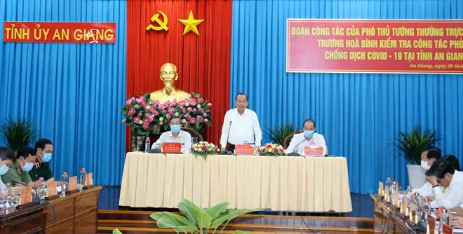 Phó Thủ tướng Thường trực Trương Hòa Bình yêu cầu Bộ Công an, Bộ Quốc phòng tăng cường lực lượng, phối hợp với An Giang thực hiện tuần tra, kiểm soát, ngăn chặn xuất nhập cảnh trái phép qua biên giới.
