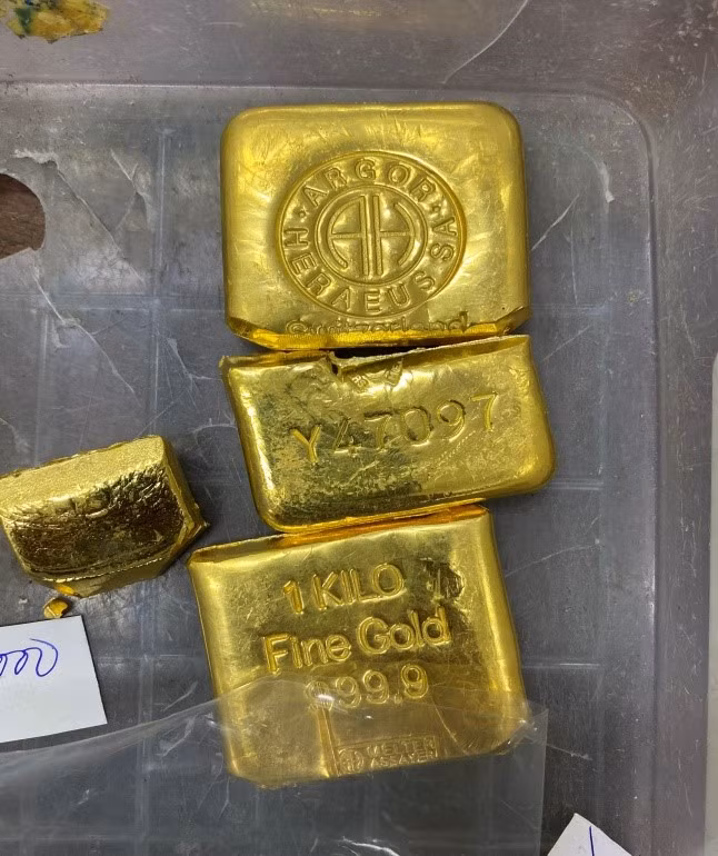 Tang vật thu giữ. Tang vật thu giữ.