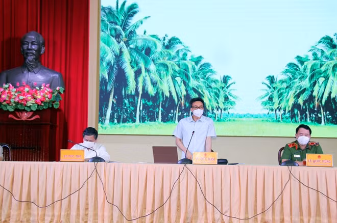 Phó Thủ tướng Vũ Đức Đam phát biểu chỉ đạo tại buổi làm việc với lãnh đạo tỉnh Bến Tre.