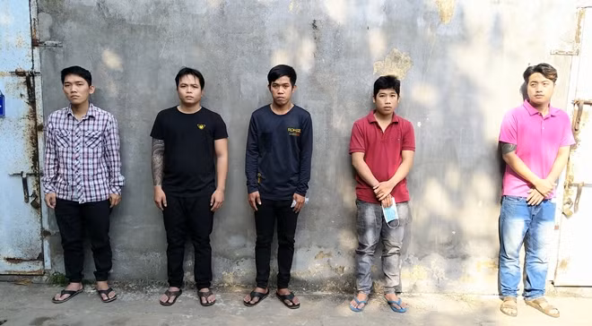 Các đối tượng Tuấn, Điện, Bửu, Thanh và Hồng (theo thứ tự từ trái qua phải).