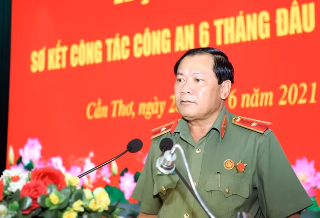 Thiếu tướng Nguyễn Văn Thuận, Giám đốc Công an TP Cần Thơ phát biểu tại hội nghị.