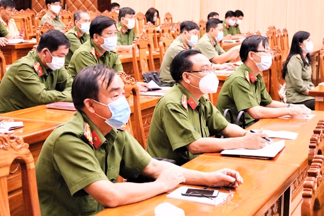 Các đại biểu dự hội nghị.