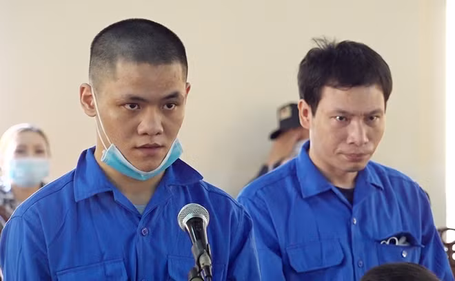 Bị cáo Hà và Tài tại tòa.