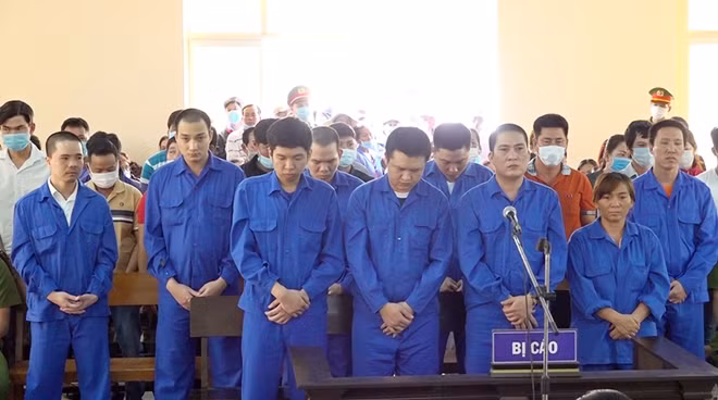Các bị cáo tại tòa.
