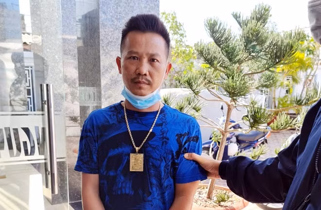 Một đối tượng thuộc nhóm TP Hồ Chí Minh bị các trinh sát bắt giữ vào sáng 4/3, khi y đang lẩn trốn tại Cà Mau.