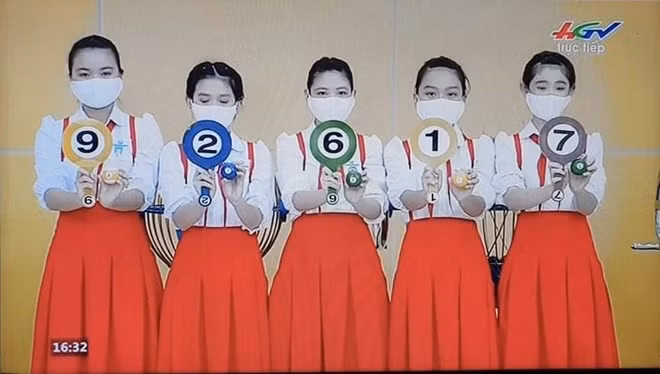 Kết quả xổ số giải Nhì 15 triệu đồng có dãy số là 92617 vào thời điểm được phát trực tiếp trên Đài Phát thanh và Truyền hình Hậu Giang.