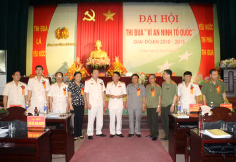 Thượng tướng Trần Việt Tân, Thứ trưởng Bộ Công an với các đại biểu dự Đại hội.