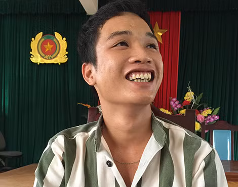 Niềm vui của một phạm nhân khi biết mình đủ điều kiện được xét đặc xá.