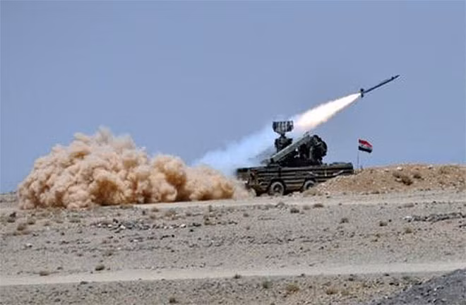 Phòng không Syria khai hỏa.
