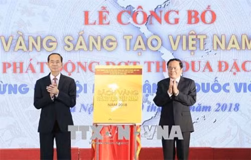 Chủ tịch nước Trần Đại Quang, Chủ tịch Ủy ban Trung ương Mặt trận Tổ quốc Việt Nam Trần Thanh Mẫn kéo băng khai trương, công bố Sách vàng Sáng tạo Việt Nam 2018.