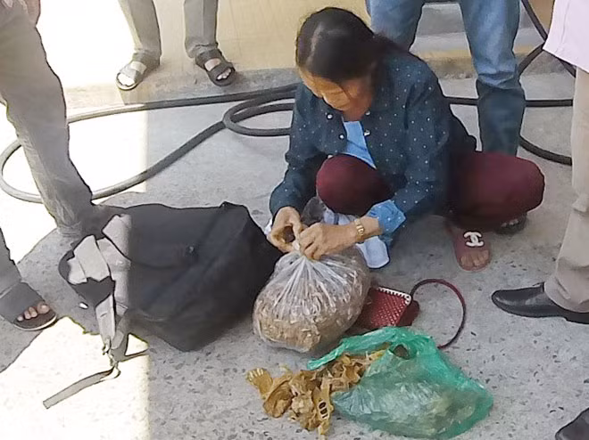 Lường Thị Yếu và ma túy giấu trong bọc măng khô.