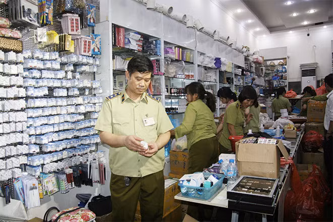 Tình hình buôn lậu, sản xuất kinh doanh hàng giả, hàng kém chất lượng, đặc biệt là nhóm hàng mỹ phẩm, thực phẩm chức năng... Tình hình buôn lậu, sản xuất kinh doanh hàng giả, hàng kém chất lượng, đặc biệt là nhóm hàng mỹ phẩm, thực phẩm chức năng...