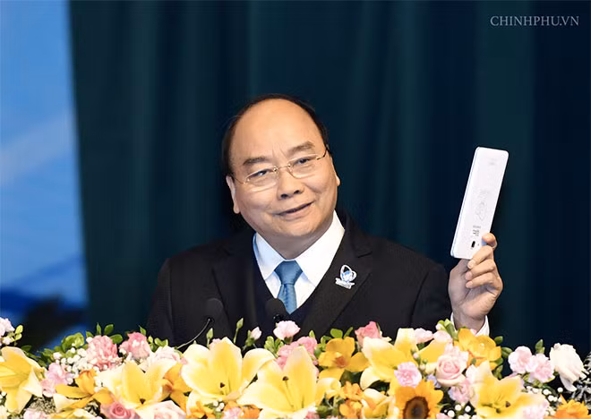 Thủ tướng Nguyễn Xuân Phúc đánh giá cao Đại hội đã áp dụng CNTT trong phương thức tuyên truyền - Ảnh: VGP/Quang Hiếu