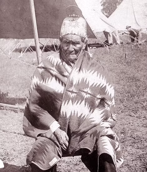 Geronimo năm 1905, người tù bị giam lỏng. Geronimo năm 1905, người tù bị giam lỏng.