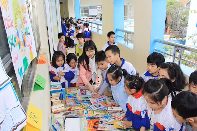 Việc xây dựng nhiều bộ SGK trên cơ sở một chương trình được kỳ vọng sẽ xóa bỏ độc quyền trong việc in, phát hành SGK. Ảnh minh họa