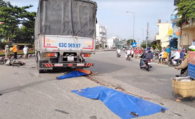 Hiện trường vụ tai nạn khiến 2 phụ nữ chết thương tâm.