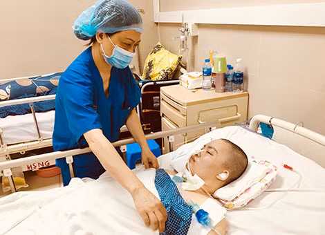Người mẹ mang thai hôn mê hơn 3 tháng. Người mẹ mang thai hôn mê hơn 3 tháng.