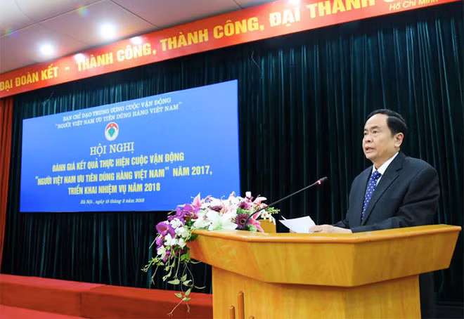 Chủ tịch UBTƯ MTTQ VN, Trưởng Ban Chỉ đạo “Người Việt Nam ưu tiên dùng hàng Việt Nam” Trần Thanh Mẫn phát biểu chỉ đạo Hội nghị. Chủ tịch UBTƯ MTTQ VN, Trưởng Ban Chỉ đạo “Người Việt Nam ưu tiên dùng hàng Việt Nam” Trần Thanh Mẫn phát biểu chỉ đạo Hội nghị.
