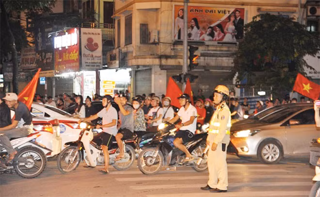 Cục CSGT cũng khuyến cáo người tham gia giao thông, nhất là những người tham gia cổ vũ cho đội tuyển U23 Việt Nam cần nâng cao ý thức chấp hành tham gia giao thông.